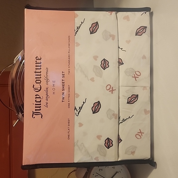 Juicy Couture OX Twin Sheet Set. - Picture 2 of 5